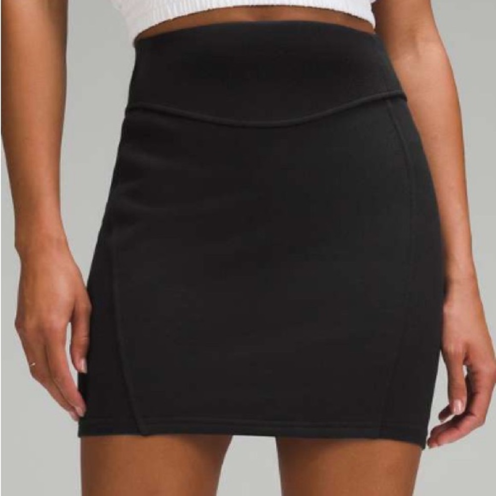 Lululemon Scuba High-Rise Mini Skirt
Black Size XS
